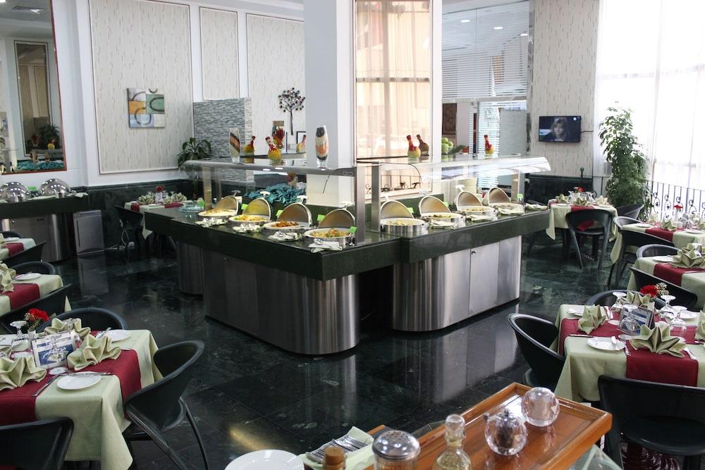 Al Diar Dana Hotel Abu Dabi Exterior foto